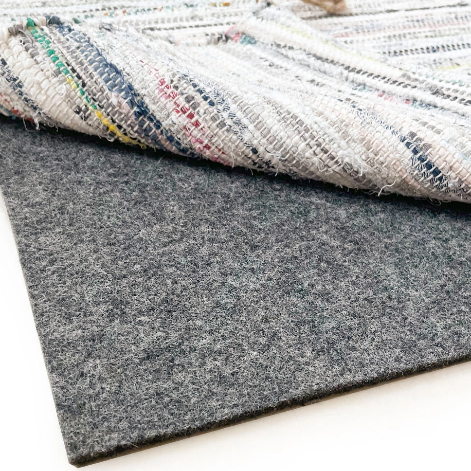 Como instalar um tapete de feltro TPR sob o sofá em 5 etapas fáceis